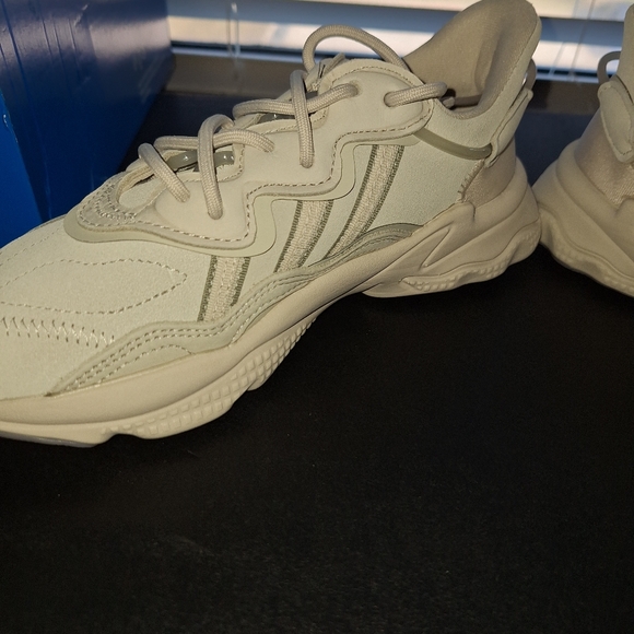 Size 5.5 - adidas Ozweego Bliss Women's - Picture 9 of 15